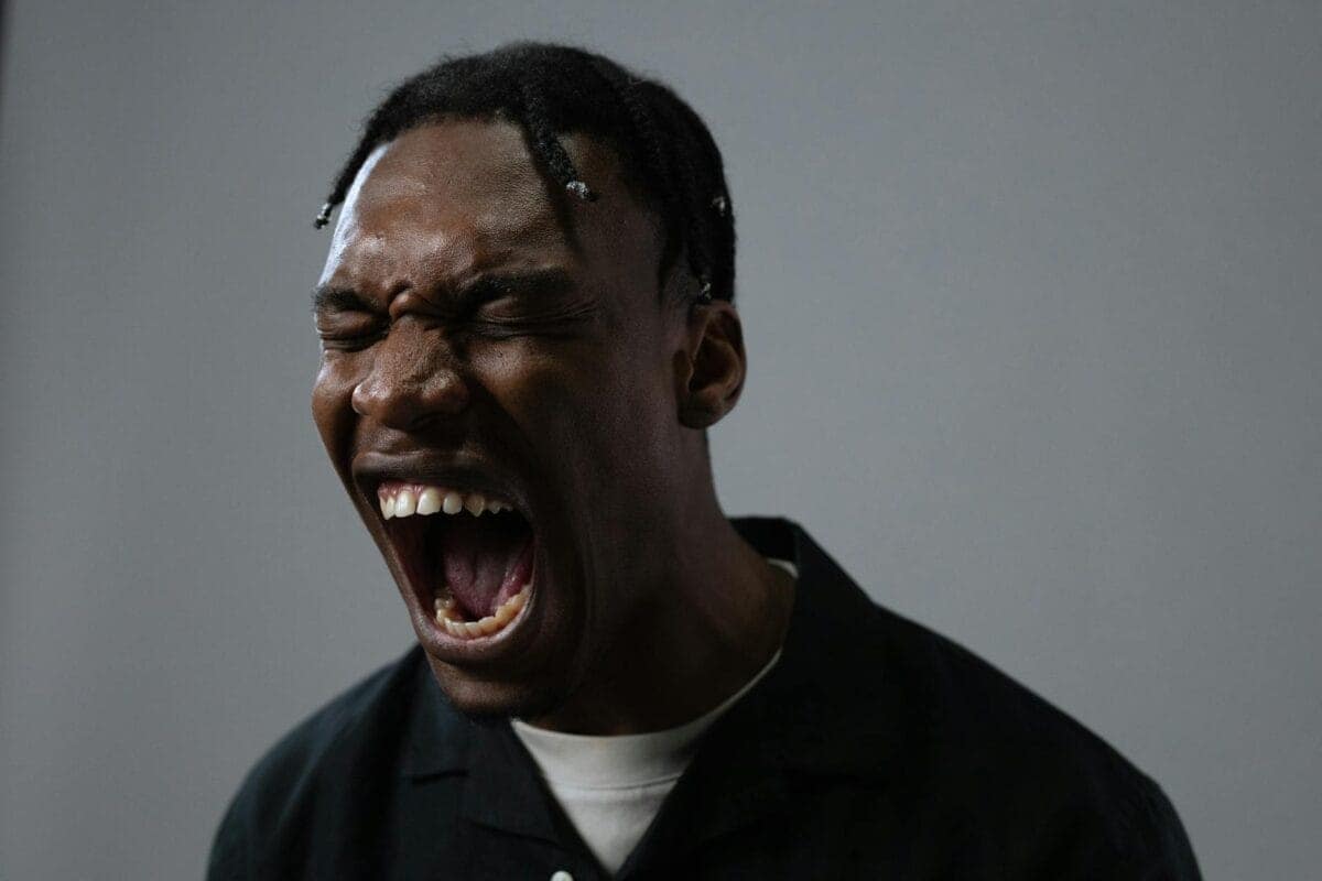 Close up photo of screaming man